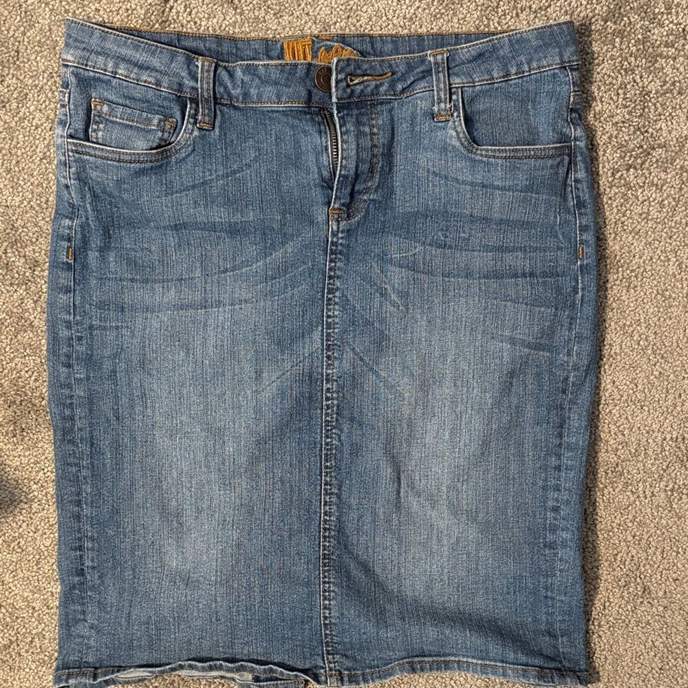 Kut From Kloth Blue Denim Pencil Skirt. Size 8